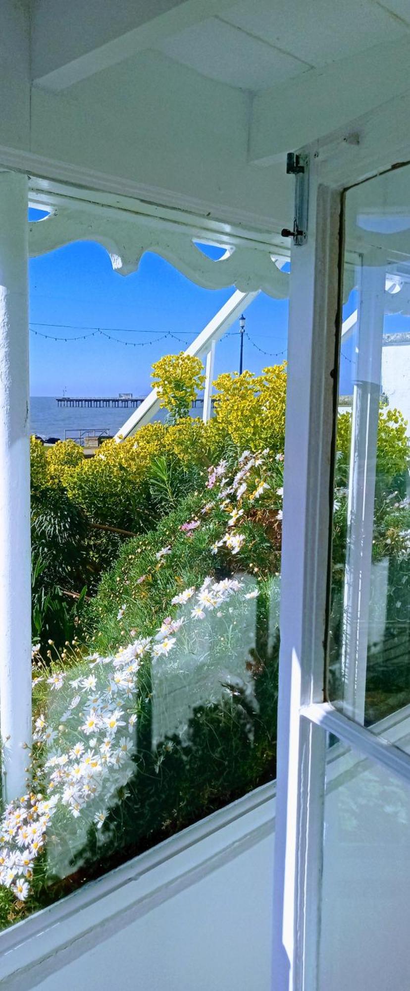 Beachfront Studio Apartment Felixstowe Exterior photo